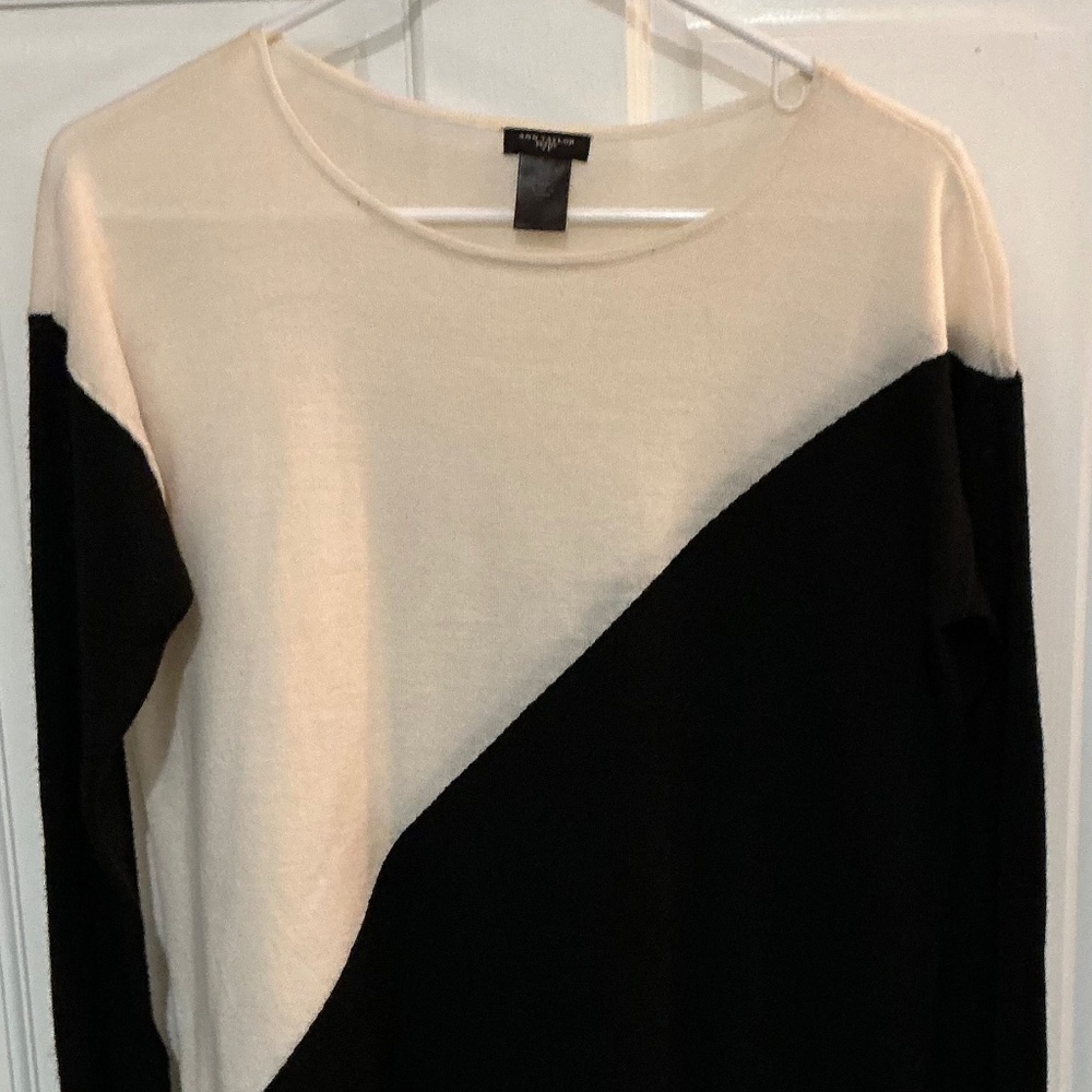 Ann Taylor Women’s Med/Petite cream black asymmetrical long sleeve sweater light